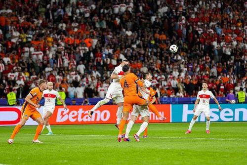 欧洲杯1-4决赛 荷兰VS土耳其,荷兰险胜土耳其晋级决赛